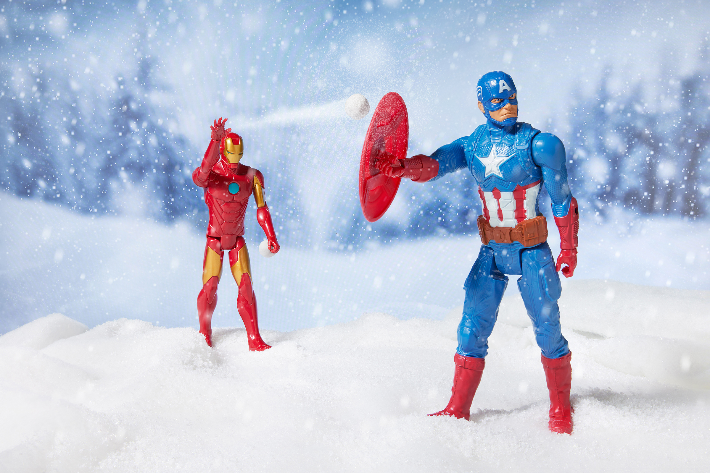 2021-11-11_AmazonToys_SnowballFight